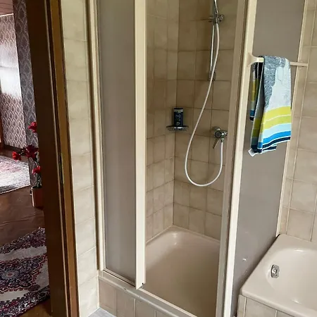 Homestay Wohngemeinschaft Mit 3 Privaten Zimmern, Jedes 2 Betten *