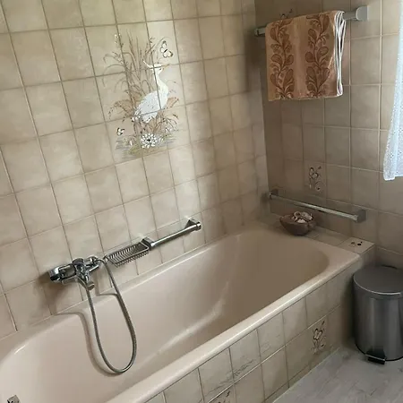 Wohngemeinschaft Mit 3 Privaten Zimmern, Jedes 2 Betten Homestay Homberg (Schwalm-Eder)
